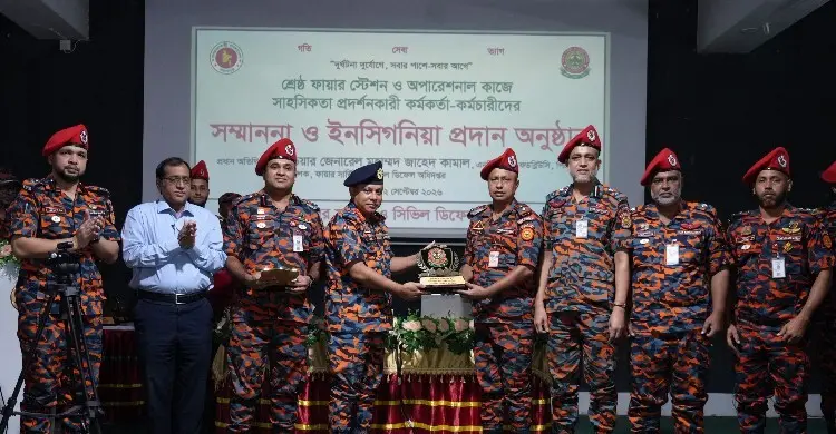 দুঃসাহসিকতার স্বীকৃতি: ফায়ার সার্ভিসের ৪০ কর্মীসহ পুরস্কৃত ২৮ স্টেশন