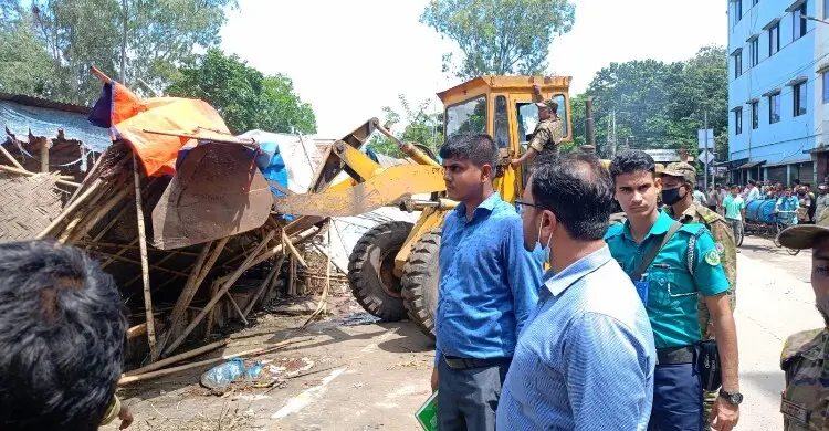 চট্টগ্রামে ফুটপাত দখলমুক্ত করলো চসিক, ৬ জনের জরিমানা