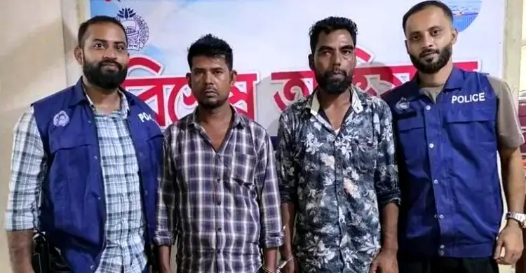 হাটহাজারীতে অবৈধ অস্ত্র কারখানায় পুলিশের রেড, গ্রেফতার ২