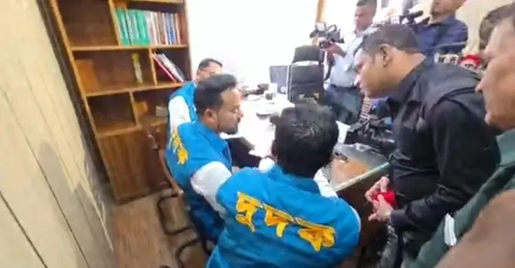 দলিলে ৩ কোটি, রেজিস্ট্রিতে দেড় কোটি: তেজগাঁওয়ে দুদকের অভিযান