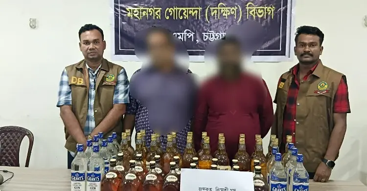 গোসাইলডাঙ্গায় অভিযান: ৭০ বোতল বিদেশি মদসহ দুই কারবারি গ্রেফতার