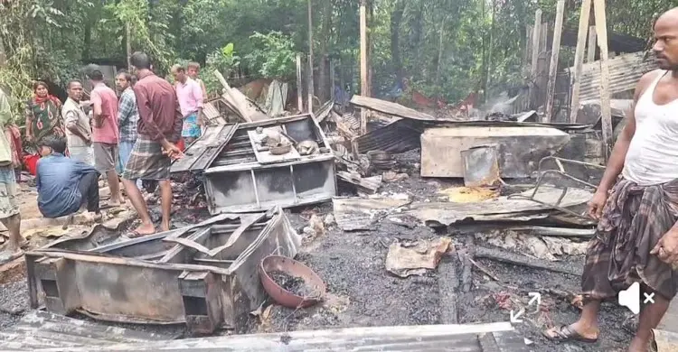 হাটহাজারীর সোমপাড়ায় আগুনে চার পরিবারের ছয় ঘর পুড়ে ছাই, ক্ষতি ২৫ লাখ