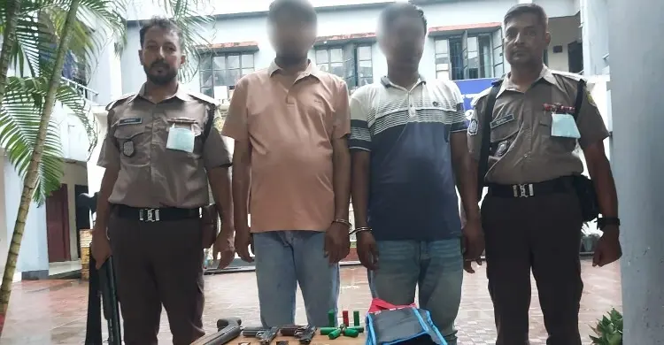 ডেমরায় ব্যবসায়ীর বাড়িতে গুলি: গ্রেফতার ২, উদ্ধার পিস্তল ও শর্টগান