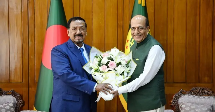 সরকারকেন্দ্রিক নয়, জনগণকে ঘিরে সম্পর্ক চায় ভারত: হাইকমিশনার ত্রিবেদী