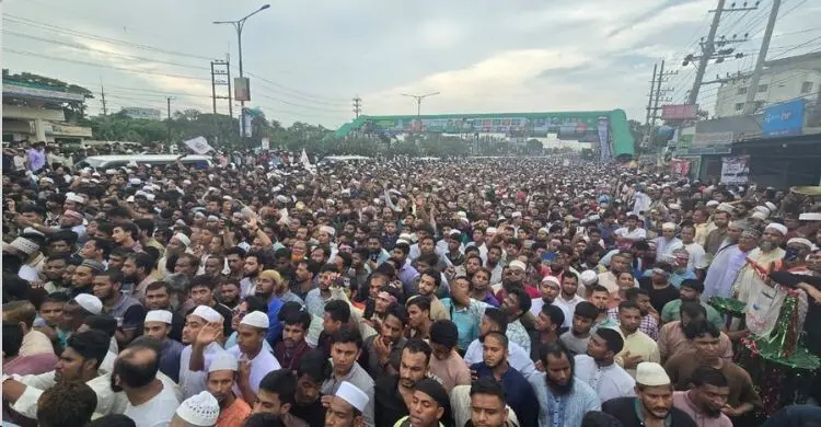 ছয় দফা দাবিতে ফেনীর মহিপালে ১১ দলের পথসভা জনসমুদ্রে পরিণত