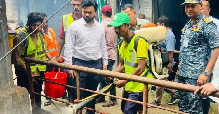 ডেঙ্গু-চিকুনগুনিয়া রোধে চট্টগ্রামে চসিকের জোরদার মশক নিধন অভিযান