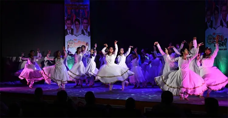 জাসাসের সাংস্কৃতিক সন্ধ্যা দর্শক সারি থেকে উপভোগ করলেন প্রধানমন্ত্রী