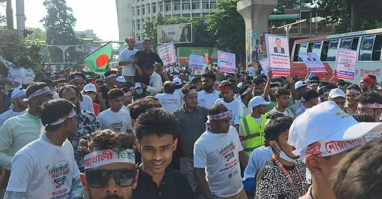 নোয়াখালীকে বিভাগ করার দাবিতে শাহবাগ অবরোধ, দেড় ঘণ্টা অচল সড়ক