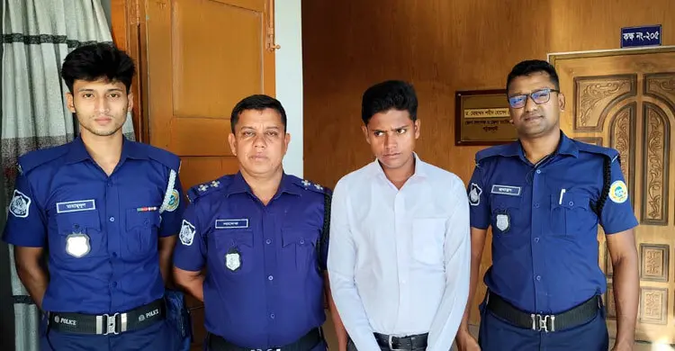 লিখিত পরীক্ষা দিয়েছিল অন্যজন, ভাইভায় এসে ধরা পড়ল যুবক