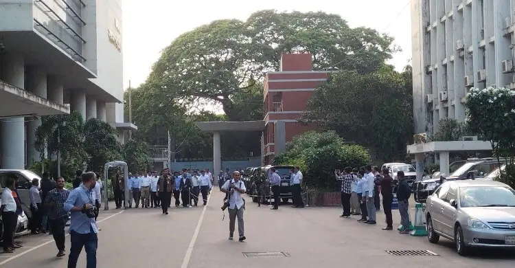 সচিবালয় থেকে হেঁটে কৃষি মন্ত্রণালয় পরিদর্শনে প্রধানমন্ত্রী তারেক রহমান