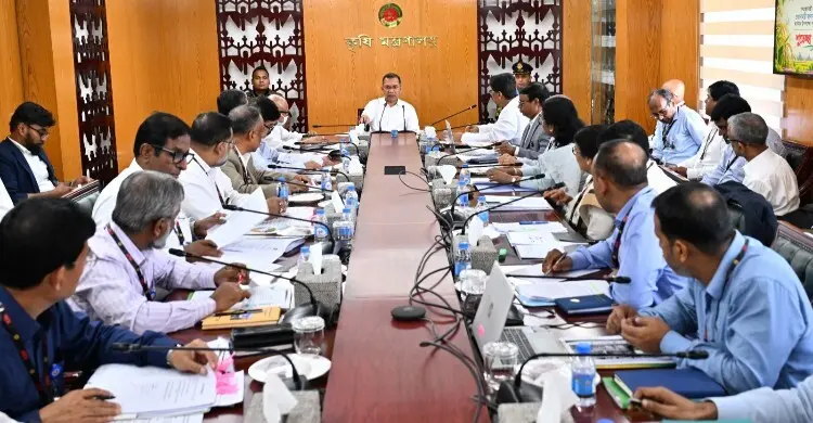 লিফট এড়িয়ে সিঁড়ি বেয়ে ছয়তলায়: কৃষি মন্ত্রণালয়ের বৈঠকে তারেক রহমান