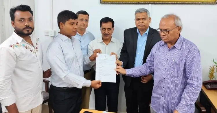 দৃষ্টিহীন হয়েও হার মানেননি: প্রধানমন্ত্রীর সহায়তায় রাবিতে চাকরি মিলল শাকিলের