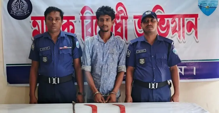 পটিয়ায় ডাকাতির প্রস্তুতির সময় দেশীয় অস্ত্র ও সিএনজিসহ ডাকাত আটক