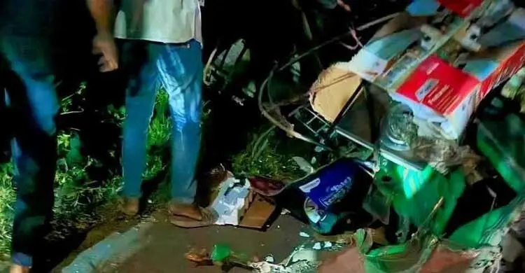 সাতকানিয়া মহাসড়কে ভয়াবহ সংঘর্ষ, অটোরিকশার ২ যাত্রীর প্রাণহানি