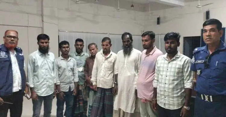 পটুয়াখালীর দশমিনায় মা ইলিশ শিকারের দায়ে ৮ জেলের জেল, জাল-ট্রলার জব্দ