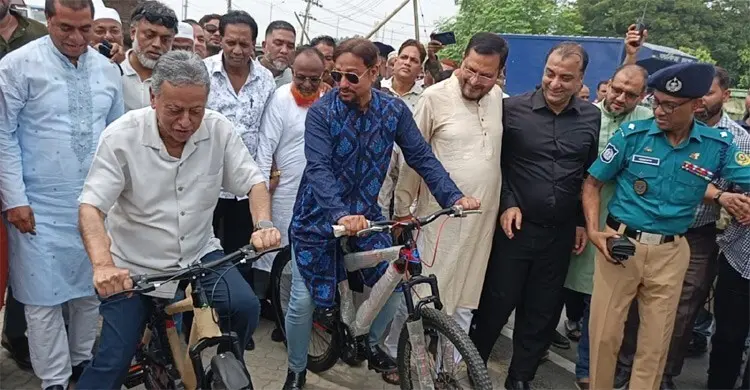 দেশের প্রথম সাইকেল ট্র্যাক চট্টগ্রামের বুকে, গর্বিত মেয়র শাহাদাত