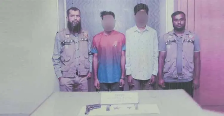 পল্লবীর বাউনিয়াবাদে বিদেশি পিস্তল ও গুলিসহ দুই যুবক গ্রেফতার, পালিয়েছে বাবু