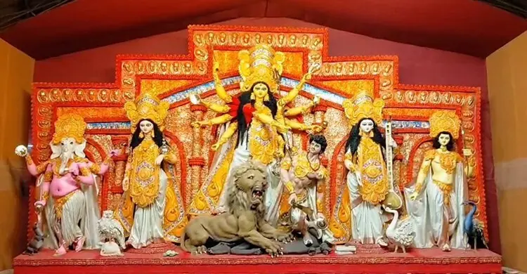 দুর্গাপূজায় থিমের মহারণ, কলকাতার সঙ্গে পাল্লা দিচ্ছে জেলাগুলোও