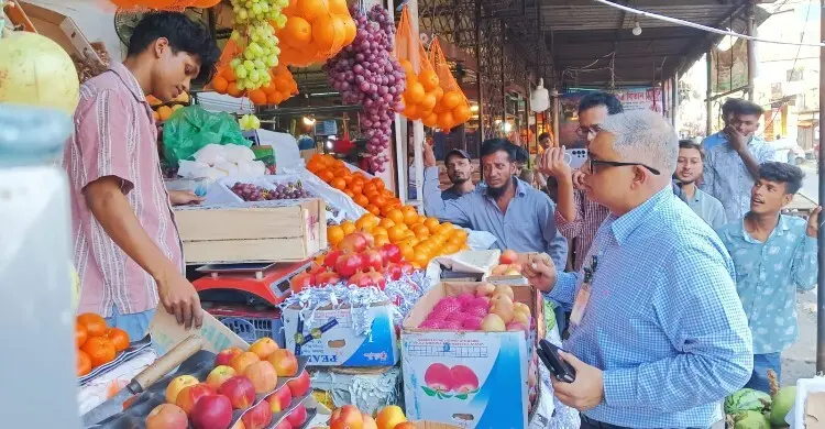 বাজারে অতিরিক্ত দাম আদায় বন্ধে অভিযান, ৪৬ জেলায় ১২০ প্রতিষ্ঠানের জরিমানা