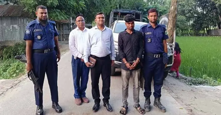 গাঁজা সেবনকালে হাতেনাতে আটক, ম্যাজিস্ট্রেটের ভ্রাম্যমাণ আদালতে কারাদণ্ড