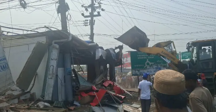 মইজ্যারটেক মোড়ে বুলডোজার চালাল সিডিএ, গুঁড়িয়ে দেওয়া হলো অবৈধ স্থাপনা