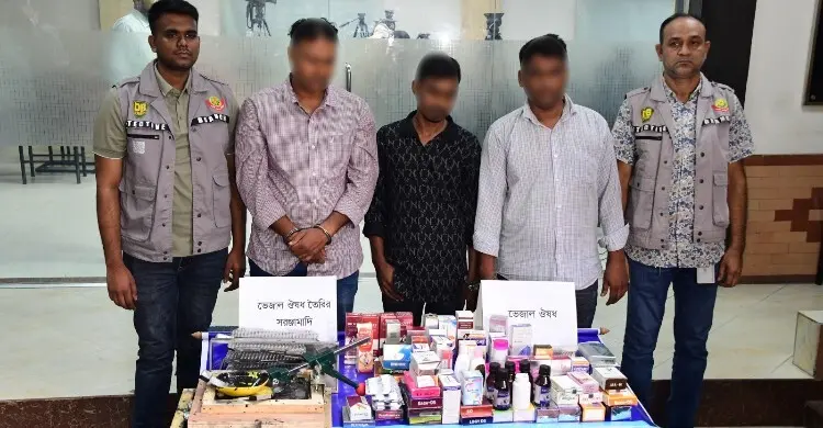 শিশুদের নকল সিরাপের কারখানা, মোহাম্মদপুরে কোটি টাকার ভেজাল ওষুধ জব্দ