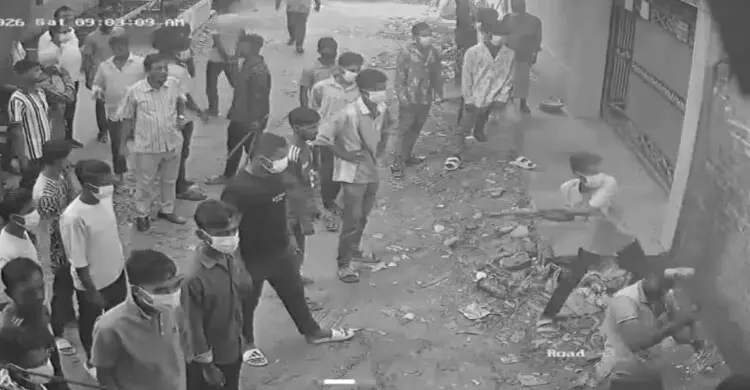সীমানা দেওয়াল ভেঙে বাসিন্দাদের প্রাণনাশের হুমকি, চান্দগাঁও থানায় জিডি