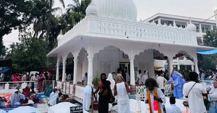 লালন সাঁইয়ের ১৩৬তম তিরোধানে ছেঁউড়িয়ায় বসেছে তিন দিনের সাধুর হাট