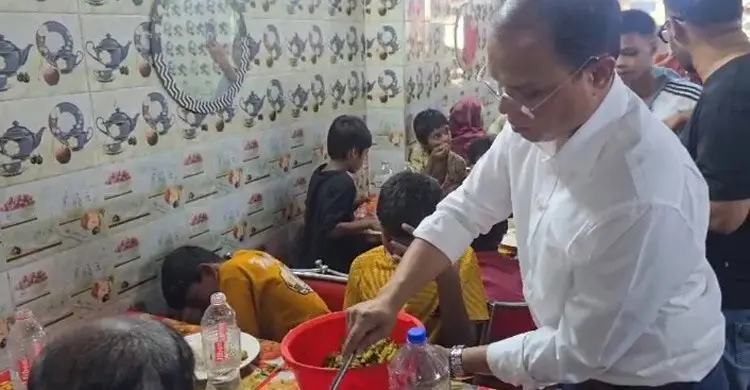 সালাম দেওয়া পথশিশুদের খোঁজ নিয়ে দুপুরের খাবার দিলেন প্রধানমন্ত্রী