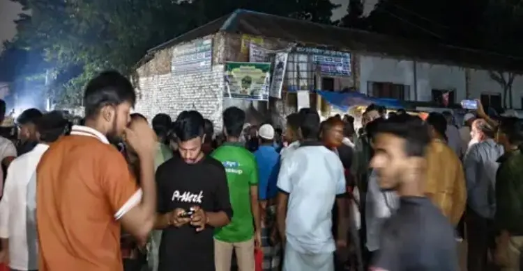 সীতাকুণ্ডের জঙ্গল সলিমপুরে বিদ্যুৎ বিচ্ছিন্নতায় বিক্ষোভ, চারজন আটক