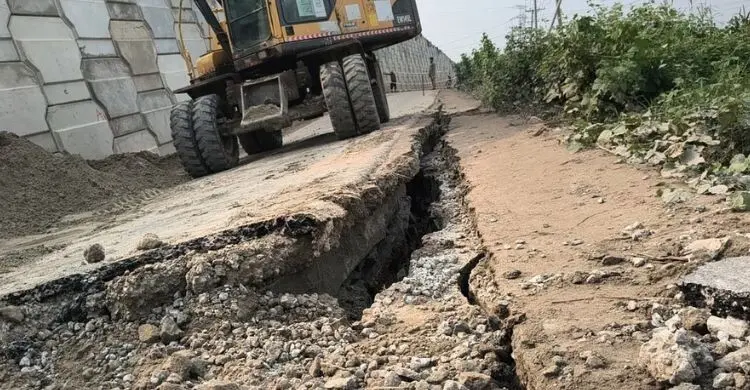 নির্মাণ শেষের আগেই ঢাকা বাইপাসে ২৫০ মিটার জুড়ে ফাটল, বন্ধ যান চলাচল